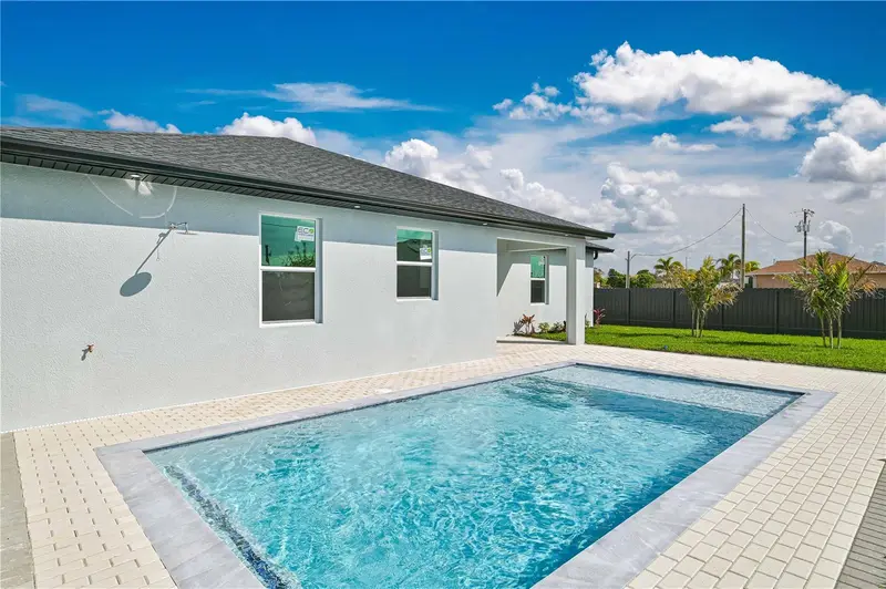 1326 Ne 7th Pl, FL