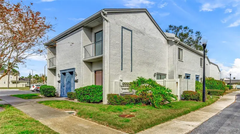 8800 Bardmoor Blvd #12, FL