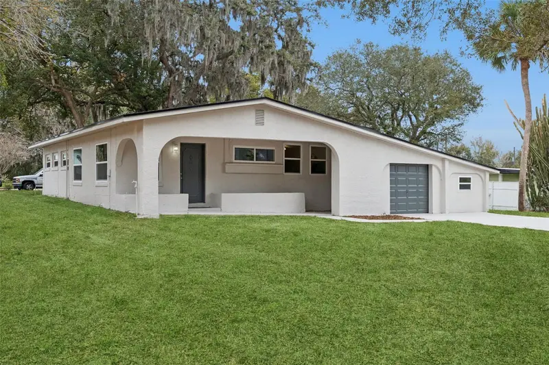 1375 Lake Dr, FL