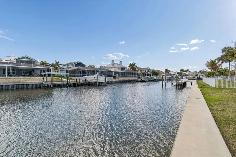 958 Signet Dr, FL