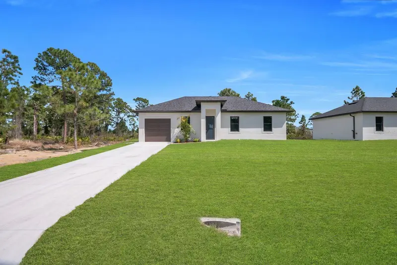 635 Summit Ave S, FL