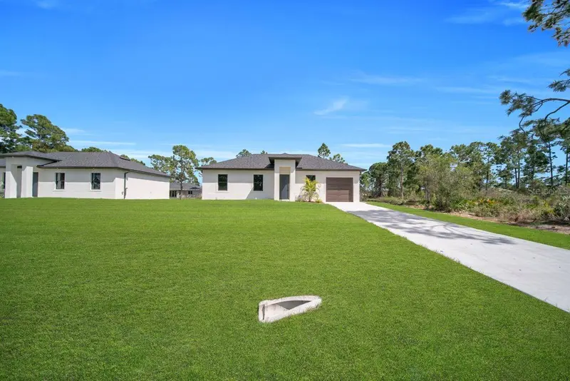 637 Summit Ave S, FL