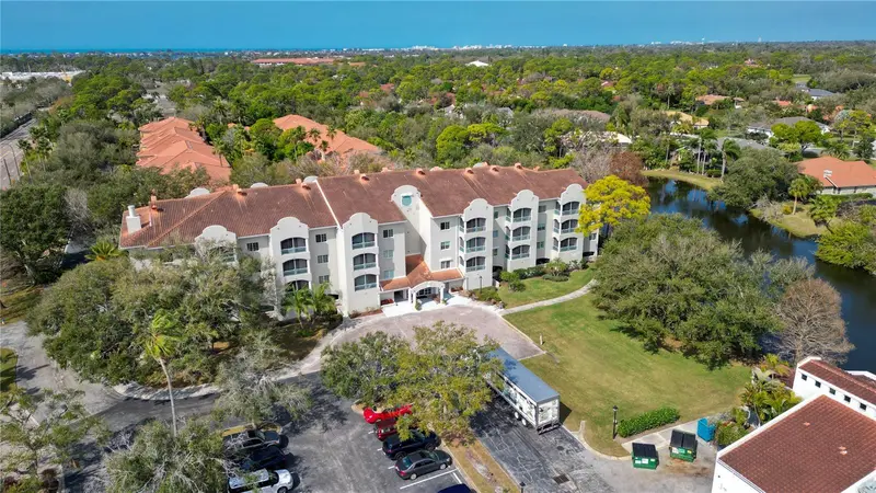 3731 Sarasota Square Blvd #101e, FL