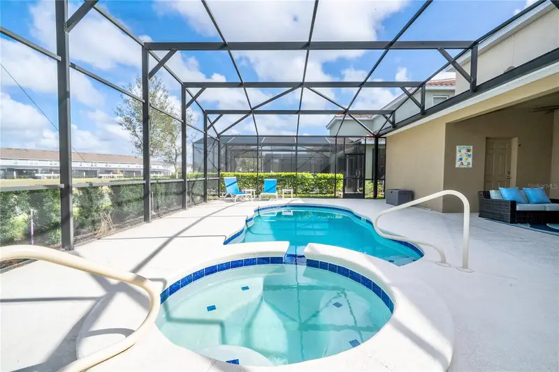 7560 Oakmoss Loop, FL