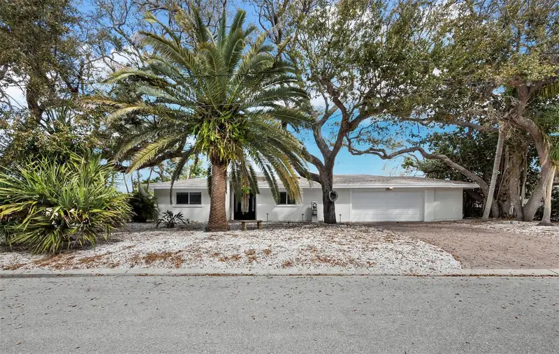 951 Contento St., FL