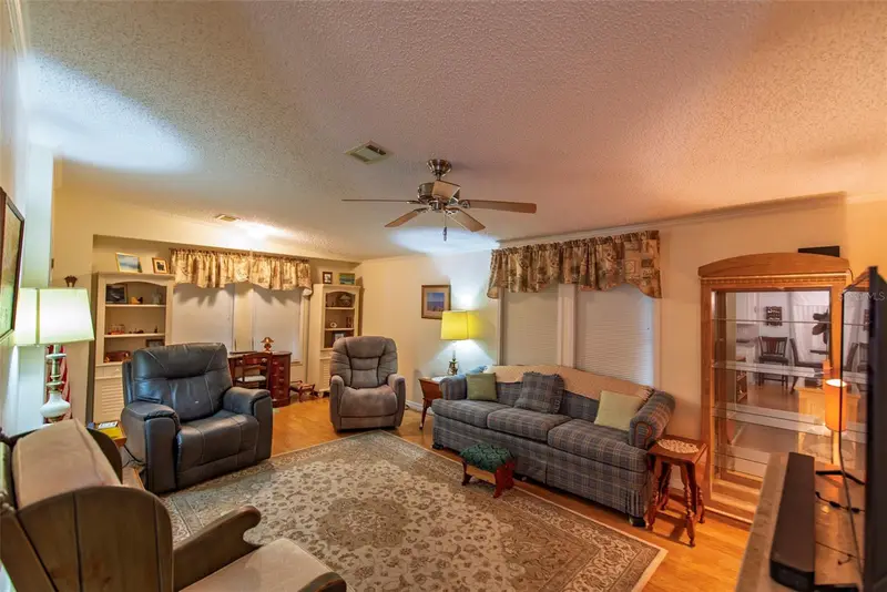 3 Rotterdam Dr, FL