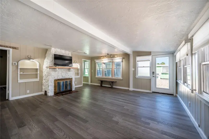 115 124th Ave W, FL