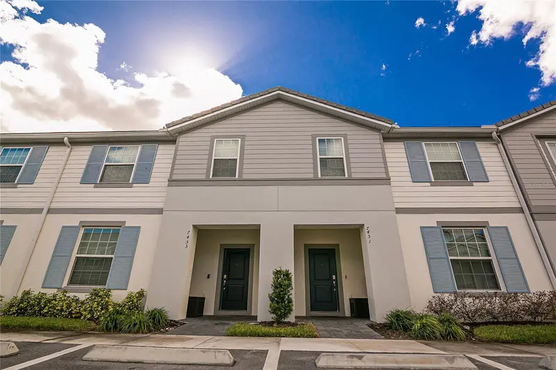 7451 Oakmoss Loop, FL
