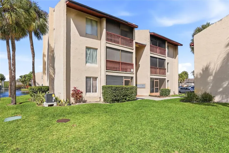 8602 Champlain Ct #90, FL