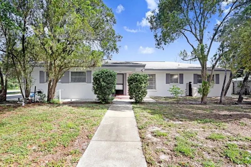 1600 Pinewood Dr, FL