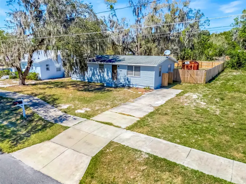 1009 E Hazzard Ave, FL