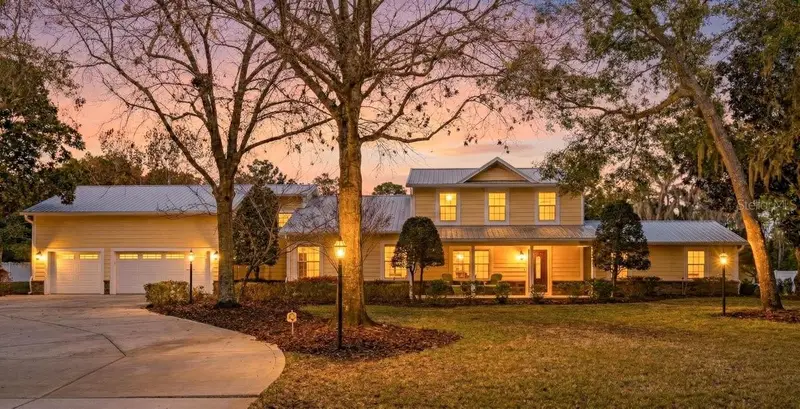 14 Village Dr, FL