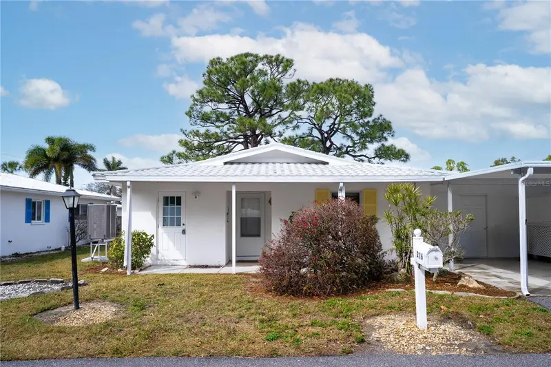 216 Fair Winds Dr #216, FL