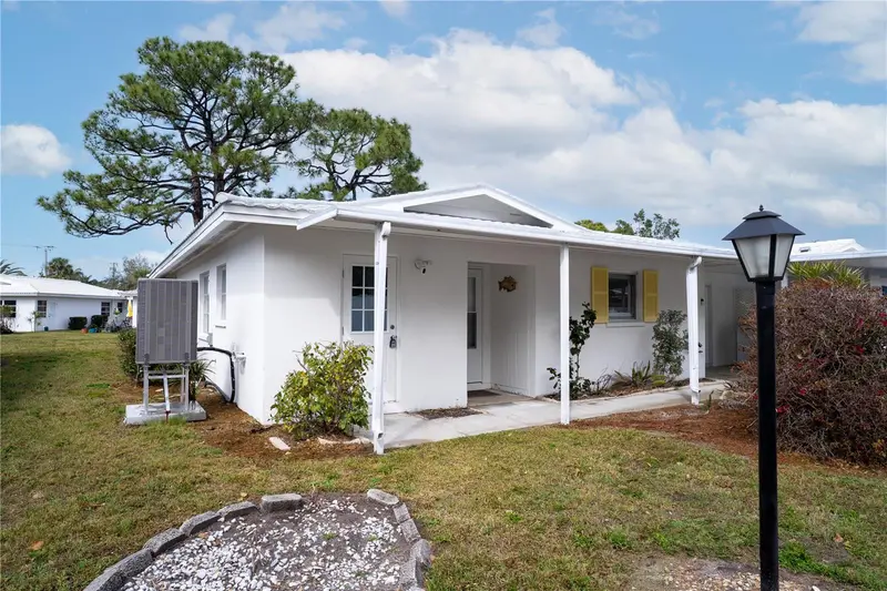 216 Fair Winds Dr #216, FL