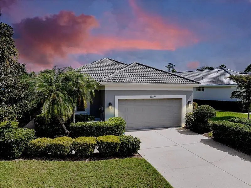 8639 54th Avenue Cir E, FL