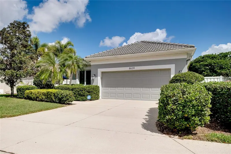8639 54th Avenue Cir E, FL