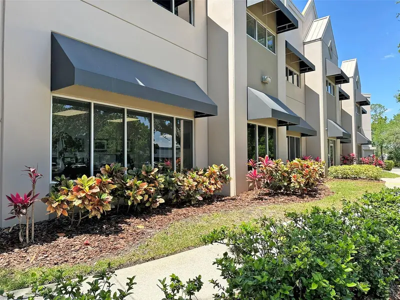 7802 Kingspointe Pkwy #210, FL