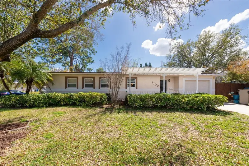 1700 74th Ave N, FL