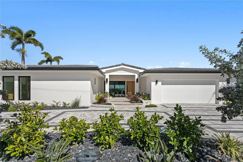 2580 E Bay Isle Dr Se, FL