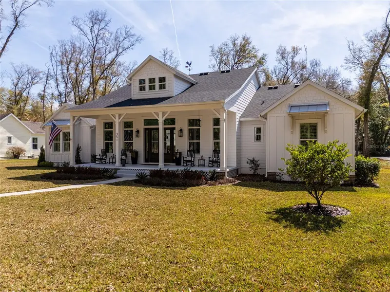 351 W Main St, FL
