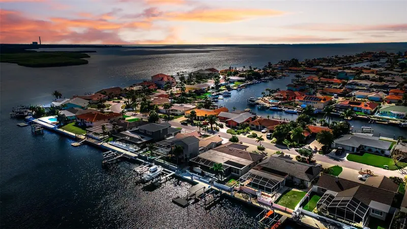 4976 Galleon Ct, FL