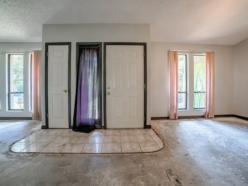 912 Sheila Pl, FL