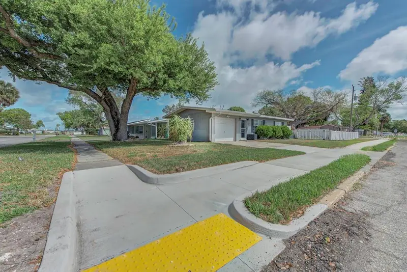 1202 26th Ave W, FL