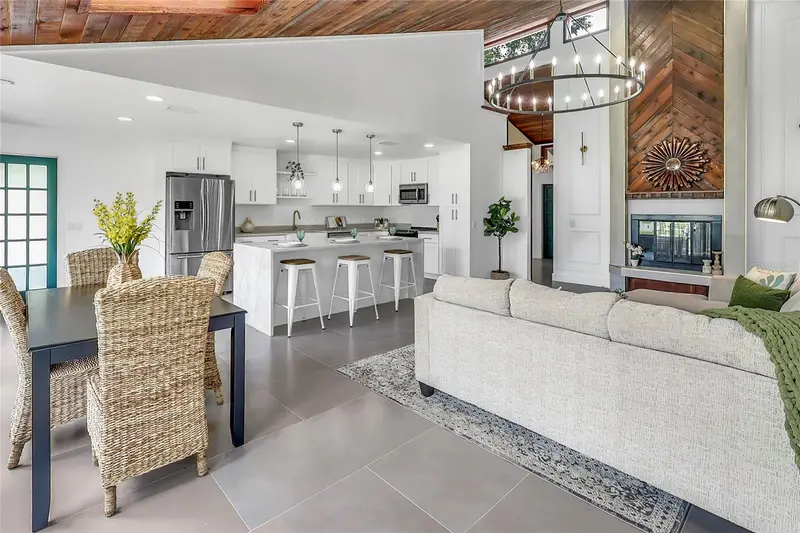 Valrico listing