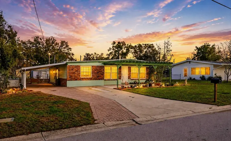 713 W 116th Ave, FL
