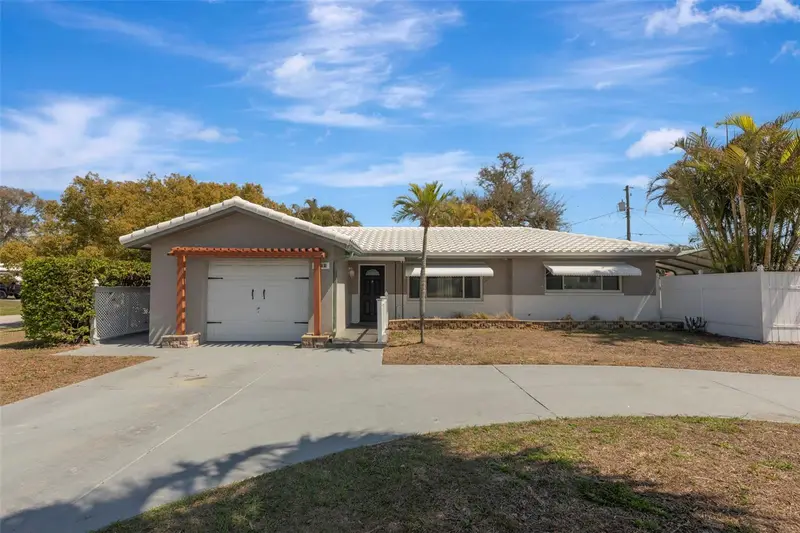 101 S Maywood Ave, FL