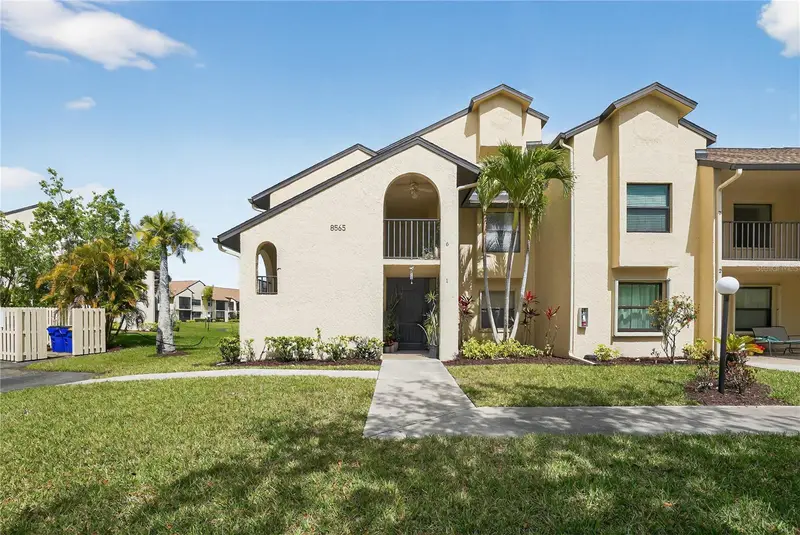 8565 Charter Club Cir #6, FL