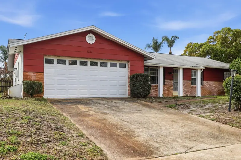 1317 N Shangri La Dr, FL