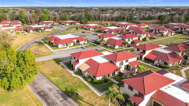 571 Hunter Cir, FL