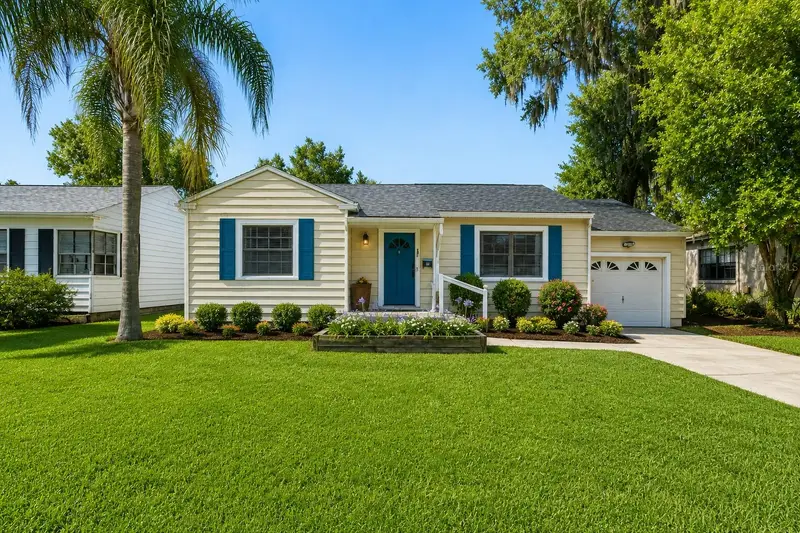 37 E Vanderbilt St, FL