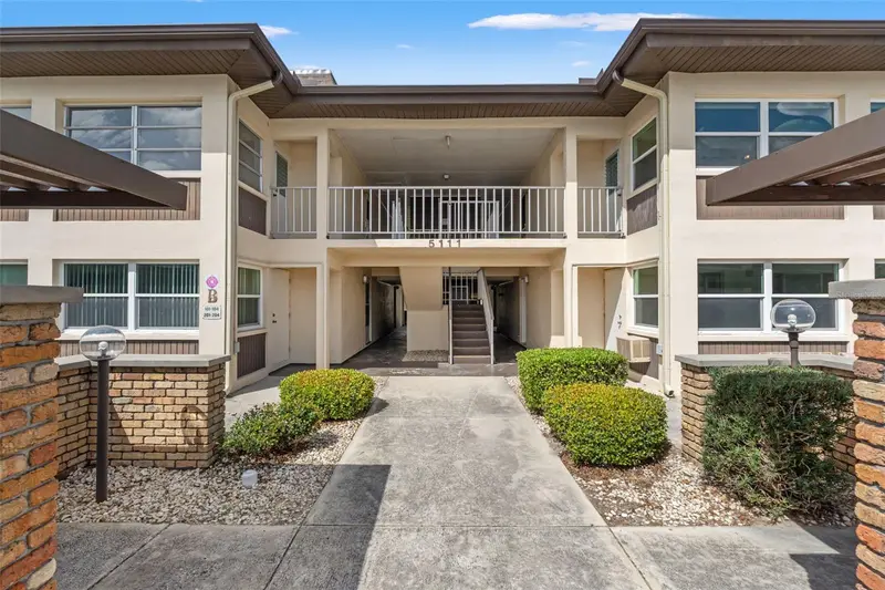 5111 Amulet Dr #202, FL