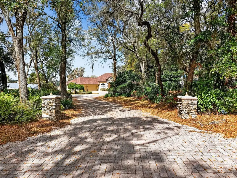 2007 Country Club Dr, FL