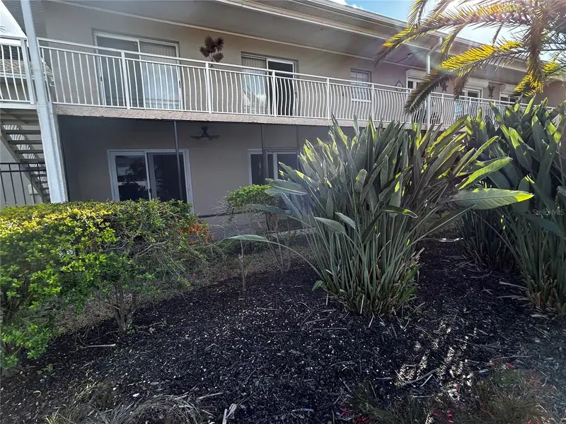 8802 Bay Pointe Dr #102, FL