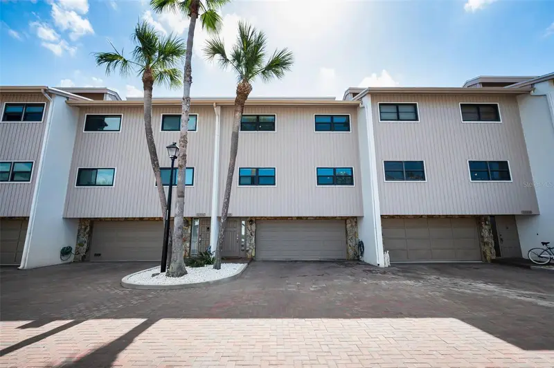 12334 Capri Cir N, FL