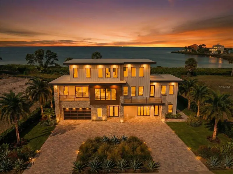26 Harborpointe Dr, FL