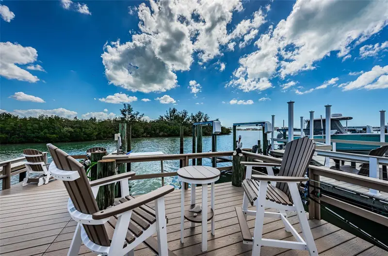 476 Boca Ciega Point Blvd S, FL