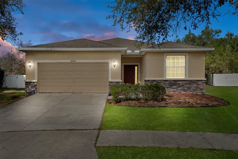 36154 Laguna Hills Circle, FL