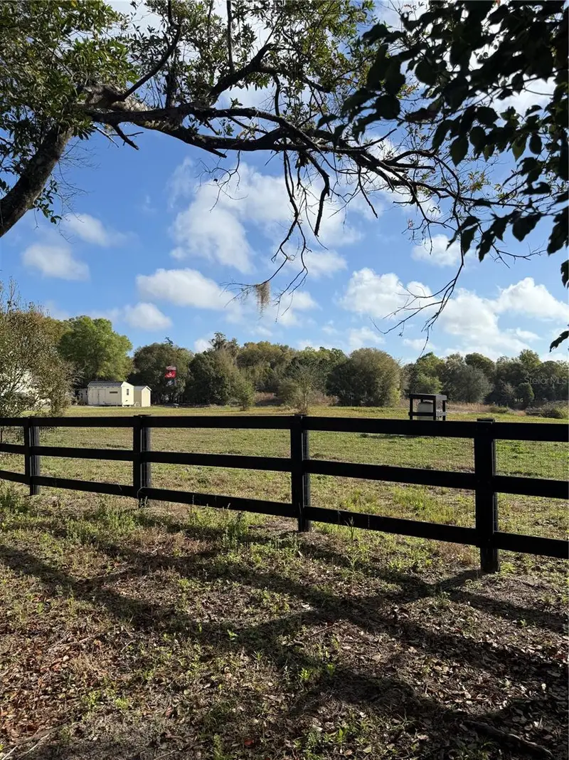 1043 Hazen Rd, FL