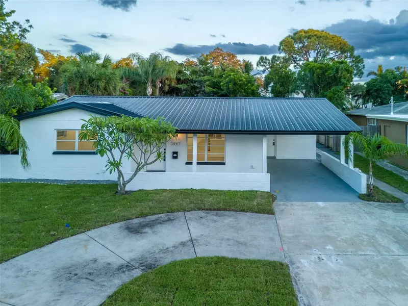 3947 Overlook Dr Ne, FL
