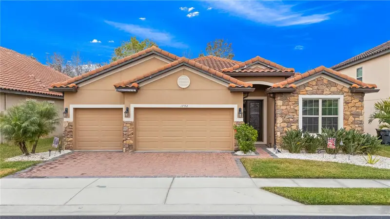 1792 Benoit Ter, FL