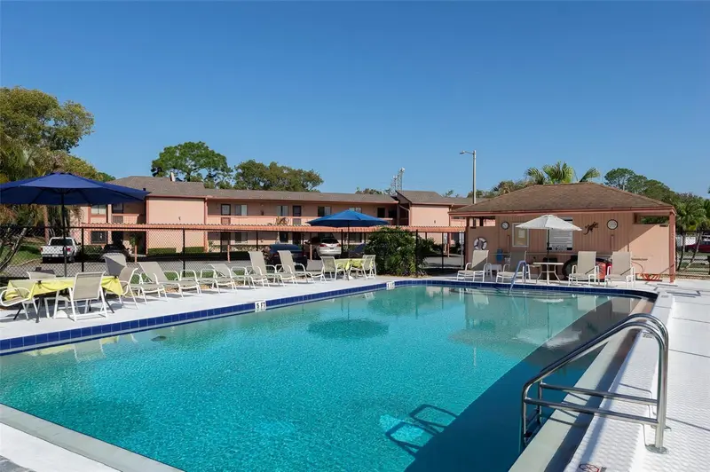 110 Lakeside Ct #110, FL