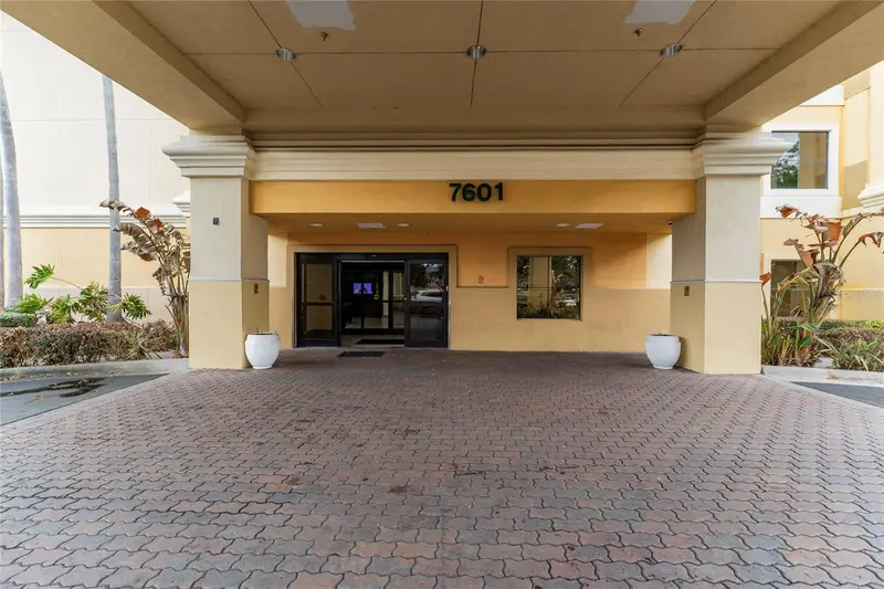 7601 Canada Ave #408, FL
