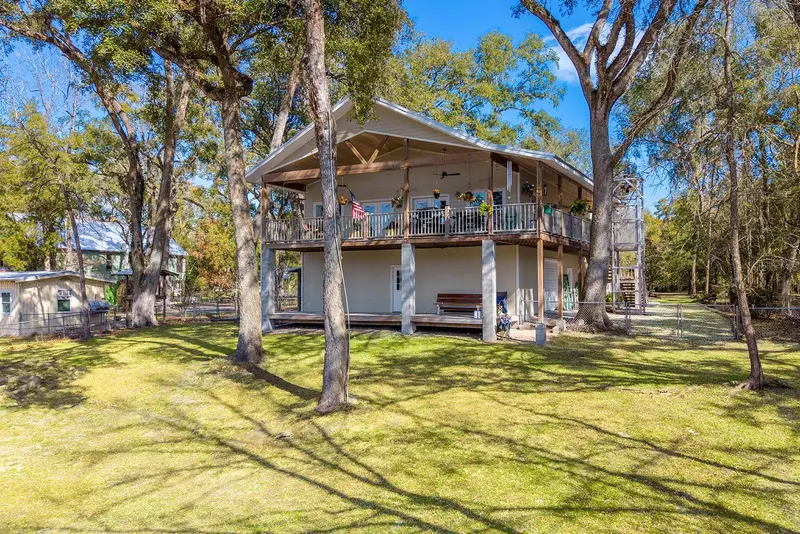 498 Sw Manatee Ter, FL