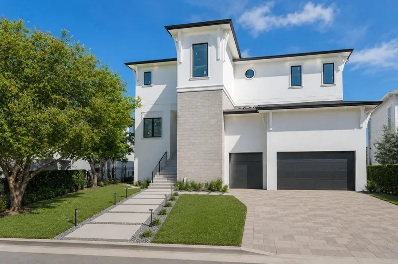 654 Geneva Pl, FL