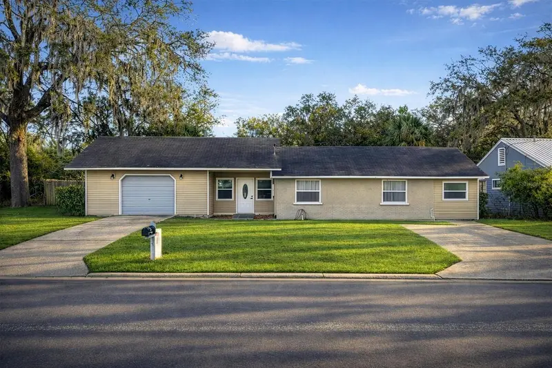 1109 E 8th Ave, FL