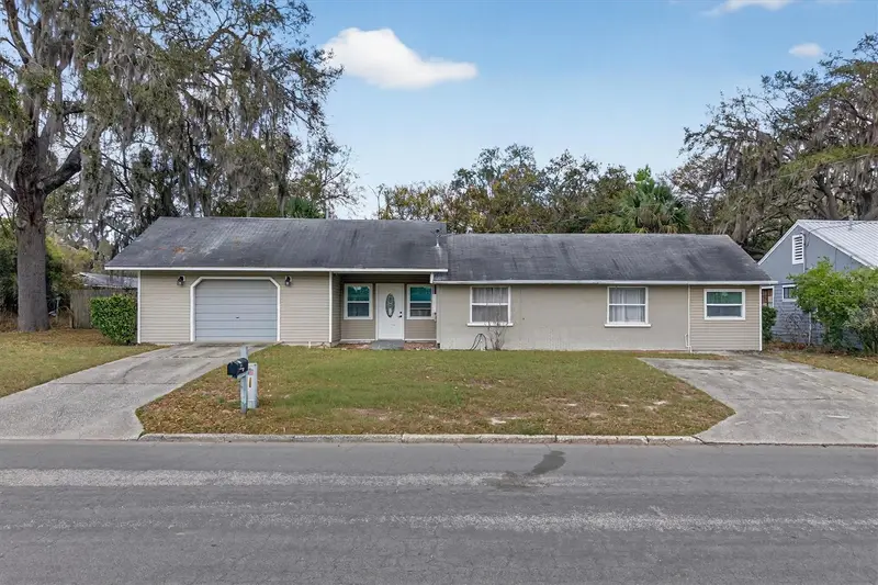 1109 E 8th Ave, FL